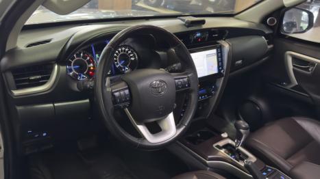 TOYOTA Hilux SW4 2.8 4P SRX 4X4 TURBO DIESEL AUTOM�TICO, Foto 13