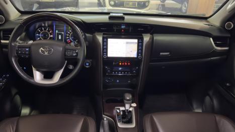 TOYOTA Hilux SW4 2.8 4P SRX 4X4 TURBO DIESEL AUTOM�TICO, Foto 14