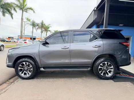 TOYOTA Hilux SW4 2.8 4P SRX 4X4 TURBO DIESEL AUTOM�TICO, Foto 1