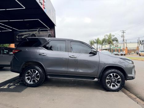 TOYOTA Hilux SW4 2.8 4P SRX 4X4 TURBO DIESEL AUTOM�TICO, Foto 5