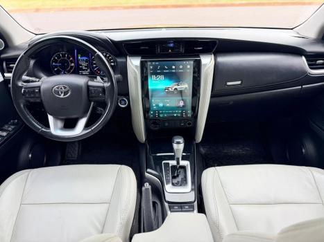 TOYOTA Hilux SW4 2.8 4P SRX 4X4 TURBO DIESEL AUTOM�TICO, Foto 12