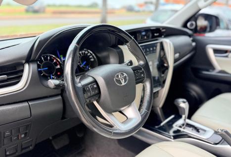 TOYOTA Hilux SW4 2.8 4P SRX 4X4 TURBO DIESEL AUTOM�TICO, Foto 17