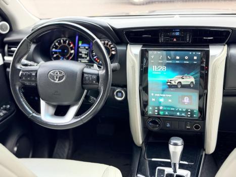 TOYOTA Hilux SW4 2.8 4P SRX 4X4 TURBO DIESEL AUTOM�TICO, Foto 19