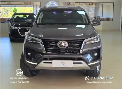 TOYOTA Hilux SW4 2.8 16V 4P SRX 4X4 7 LUGARES TURBO DIESEL AUTOM�TICO, Foto 2