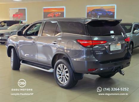 TOYOTA Hilux SW4 2.8 16V 4P SRX 4X4 7 LUGARES TURBO DIESEL AUTOM�TICO, Foto 4