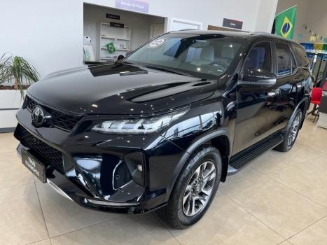 TOYOTA Hilux SW4 2.8 4P SRX 4X4 DIAMOND 7 LUGARES TURBO DIESEL AUTOM�TICO, Foto 3