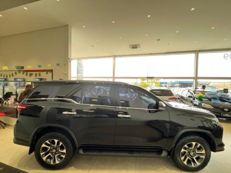 TOYOTA Hilux SW4 2.8 4P SRX 4X4 DIAMOND 7 LUGARES TURBO DIESEL AUTOM�TICO, Foto 4