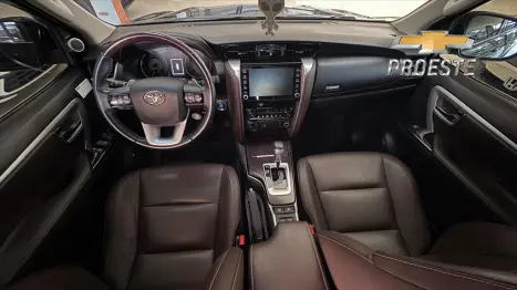 TOYOTA Hilux SW4 2.8 16V 4P SRX 4X4 7 LUGARES TURBO DIESEL AUTOM�TICO, Foto 4