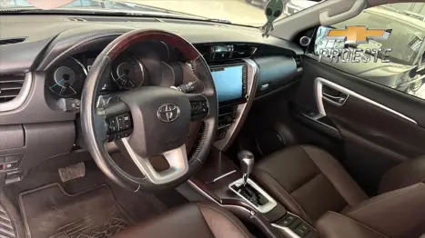 TOYOTA Hilux SW4 2.8 16V 4P SRX 4X4 7 LUGARES TURBO DIESEL AUTOM�TICO, Foto 5