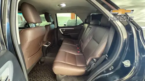 TOYOTA Hilux SW4 2.8 16V 4P SRX 4X4 7 LUGARES TURBO DIESEL AUTOM�TICO, Foto 6