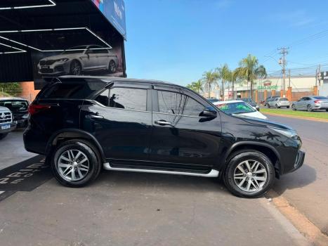 TOYOTA Hilux SW4 2.8 4P 4X4 TURBO DIESEL, Foto 5