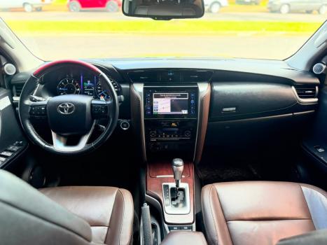 TOYOTA Hilux SW4 2.8 4P 4X4 TURBO DIESEL, Foto 8