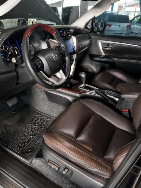 TOYOTA Hilux SW4 2.8 16V 4P SRX 4X4 7 LUGARES TURBO DIESEL AUTOM�TICO, Foto 8