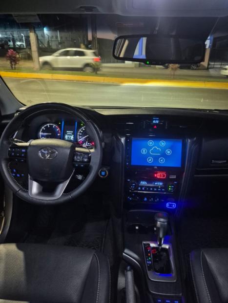 TOYOTA Hilux SW4 2.8 16V 4P SRX PLATINUM 4X4 7 LUGARES TURBO DIESEL AUTOM�TICO, Foto 13