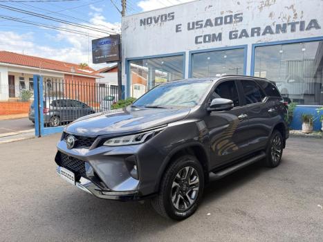 TOYOTA Hilux SW4 2.8 4P SRX 4X4 DIAMOND 7 LUGARES TURBO DIESEL AUTOM�TICO, Foto 2