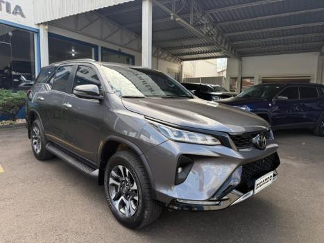 TOYOTA Hilux SW4 2.8 4P SRX 4X4 DIAMOND 7 LUGARES TURBO DIESEL AUTOM�TICO, Foto 4