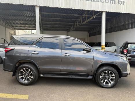 TOYOTA Hilux SW4 2.8 4P SRX 4X4 DIAMOND 7 LUGARES TURBO DIESEL AUTOM�TICO, Foto 5