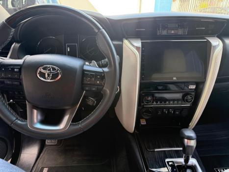 TOYOTA Hilux SW4 2.8 4P SRX 4X4 DIAMOND 7 LUGARES TURBO DIESEL AUTOM�TICO, Foto 7