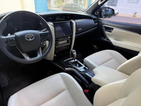 TOYOTA Hilux SW4 2.8 4P SRX 4X4 DIAMOND 7 LUGARES TURBO DIESEL AUTOM�TICO, Foto 9