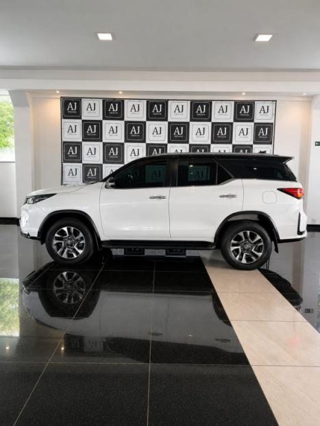 TOYOTA Hilux SW4 2.8 16V 4P SRX PLATINUM 4X4 7 LUGARES TURBO DIESEL AUTOM�TICO, Foto 8