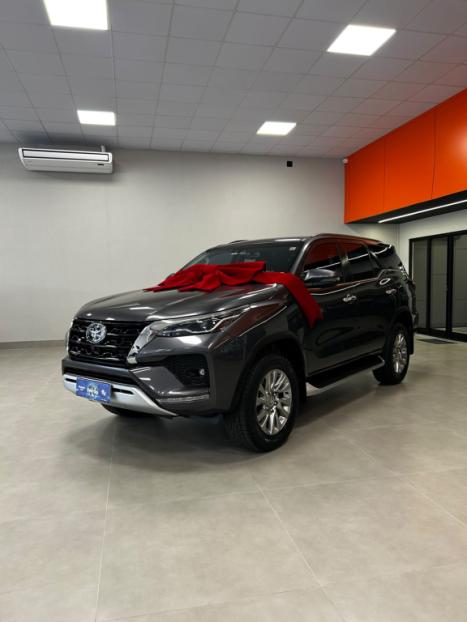 TOYOTA Hilux SW4 2.8 16V 4P SRX 4X4 7 LUGARES TURBO DIESEL AUTOM�TICO, Foto 2