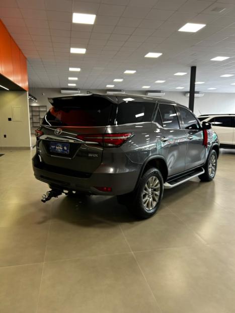 TOYOTA Hilux SW4 2.8 16V 4P SRX 4X4 7 LUGARES TURBO DIESEL AUTOM�TICO, Foto 5