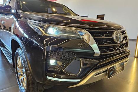 TOYOTA Hilux SW4 2.8 4P SRX 4X4 DIAMOND 7 LUGARES TURBO DIESEL AUTOM�TICO, Foto 10