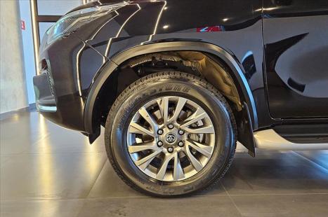 TOYOTA Hilux SW4 2.8 4P SRX 4X4 DIAMOND 7 LUGARES TURBO DIESEL AUTOM�TICO, Foto 11