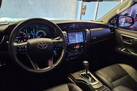 TOYOTA Hilux SW4 2.8 4P SRX 4X4 DIAMOND 7 LUGARES TURBO DIESEL AUTOM�TICO, Foto 17