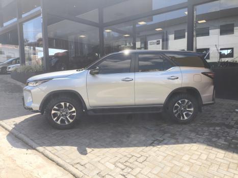 TOYOTA Hilux SW4 2.8 4P SRX 4X4 DIAMOND 7 LUGARES TURBO DIESEL AUTOM�TICO, Foto 4