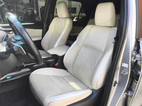 TOYOTA Hilux SW4 2.8 4P SRX 4X4 DIAMOND 7 LUGARES TURBO DIESEL AUTOM�TICO, Foto 10