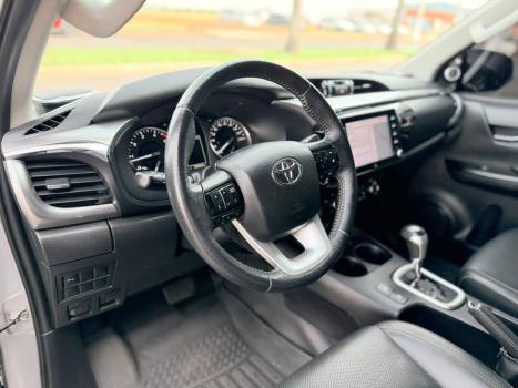 TOYOTA Hilux SW4 2.8 4P SRX 4X4 TURBO DIESEL AUTOMÁTICO, Foto 13
