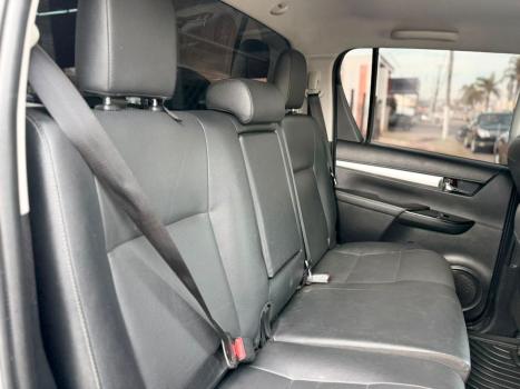 TOYOTA Hilux SW4 2.8 4P SRX 4X4 TURBO DIESEL AUTOMÁTICO, Foto 16