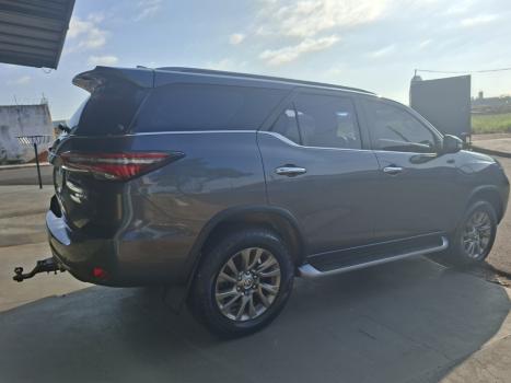 TOYOTA Hilux SW4 2.8 16V 4P SRX 4X4 7 LUGARES TURBO DIESEL AUTOMÁTICO, Foto 3