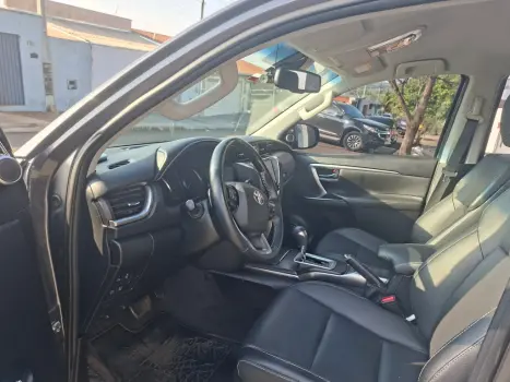 TOYOTA Hilux SW4 2.8 16V 4P SRX 4X4 7 LUGARES TURBO DIESEL AUTOMÁTICO, Foto 9