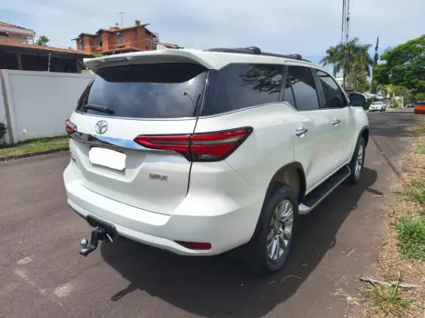 TOYOTA Hilux SW4 2.8 16V 4P SRX 4X4 7 LUGARES TURBO DIESEL AUTOMÁTICO, Foto 6
