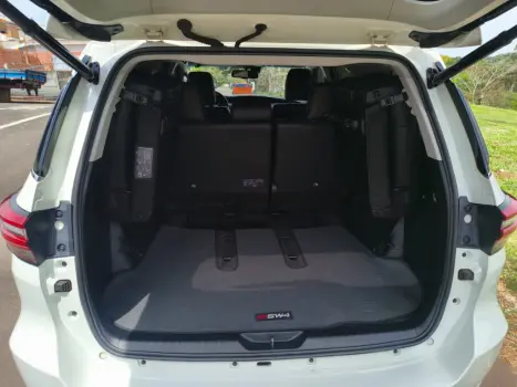 TOYOTA Hilux SW4 2.8 16V 4P SRX 4X4 7 LUGARES TURBO DIESEL AUTOMÁTICO, Foto 8