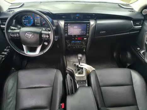 TOYOTA Hilux SW4 2.8 16V 4P SRX 4X4 7 LUGARES TURBO DIESEL AUTOMÁTICO, Foto 11