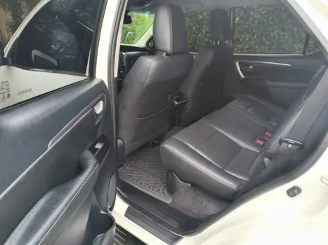 TOYOTA Hilux SW4 2.8 16V 4P SRX 4X4 7 LUGARES TURBO DIESEL AUTOMÁTICO, Foto 14