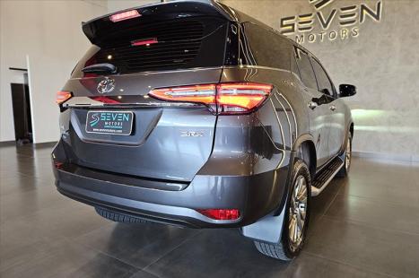 TOYOTA Hilux SW4 2.8 16V 4P SRX 4X4 7 LUGARES TURBO DIESEL AUTOMÁTICO, Foto 9