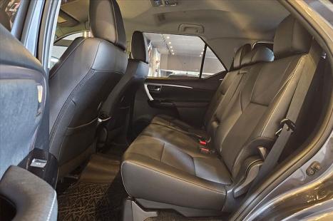 TOYOTA Hilux SW4 2.8 16V 4P SRX 4X4 7 LUGARES TURBO DIESEL AUTOMÁTICO, Foto 18