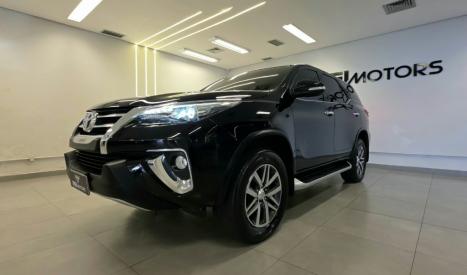 TOYOTA Hilux SW4 2.8 16V 4P SRX 4X4 7 LUGARES TURBO DIESEL AUTOMÁTICO, Foto 3