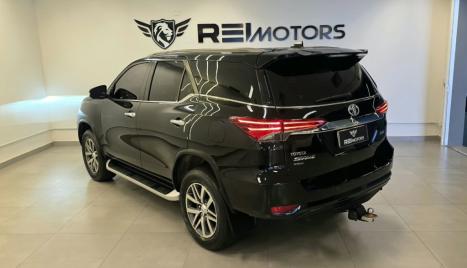 TOYOTA Hilux SW4 2.8 16V 4P SRX 4X4 7 LUGARES TURBO DIESEL AUTOMÁTICO, Foto 5