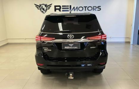 TOYOTA Hilux SW4 2.8 16V 4P SRX 4X4 7 LUGARES TURBO DIESEL AUTOMÁTICO, Foto 8