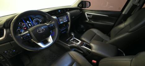 TOYOTA Hilux SW4 2.8 16V 4P SRX 4X4 7 LUGARES TURBO DIESEL AUTOMÁTICO, Foto 16