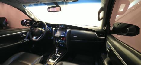 TOYOTA Hilux SW4 2.8 16V 4P SRX 4X4 7 LUGARES TURBO DIESEL AUTOMÁTICO, Foto 17