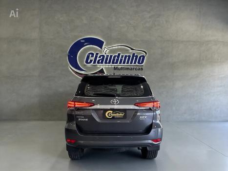 TOYOTA Hilux SW4 2.8 16V 4P SRX 4X4 7 LUGARES TURBO DIESEL AUTOMÁTICO, Foto 4
