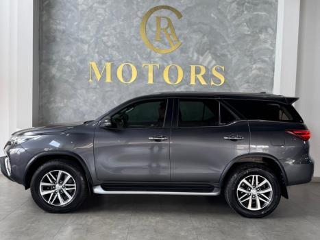 TOYOTA Hilux SW4 2.8 16V 4P SRX 4X4 7 LUGARES TURBO DIESEL AUTOMÁTICO, Foto 4