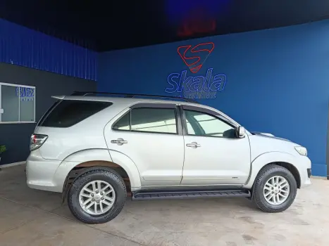 TOYOTA Hilux SW4 2.8 16V 4P SRX 4X4 7 LUGARES TURBO DIESEL AUTOMÁTICO, Foto 2