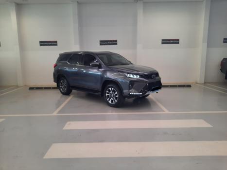 TOYOTA Hilux SW4 2.8 4P SRX 4X4 DIAMOND 7 LUGARES TURBO DIESEL AUTOMÁTICO, Foto 2